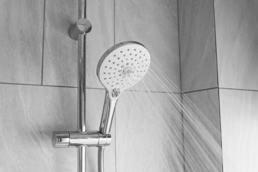 بررسی حکم نماز خواندن با غسل جمعه از دیدگاه مراجع تقلید