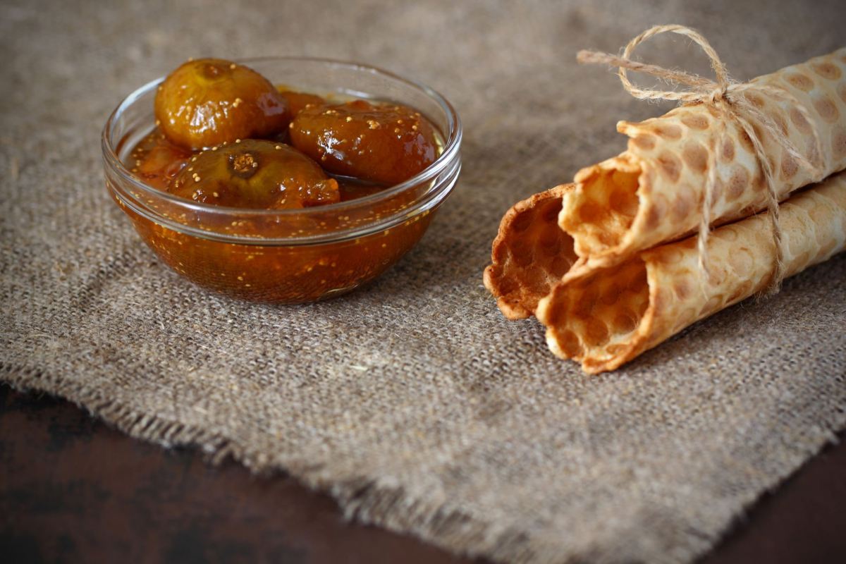 طرز تهیه مربای انجیر زرد خانگی با شربت شفاف و خوش‌عطر